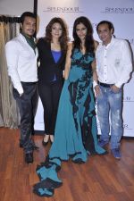 Nisha Jamwal at Splendour collection launch hosted by Nisha Jamwal in Mumbai on 27th Nov 2012 (25).JPG
